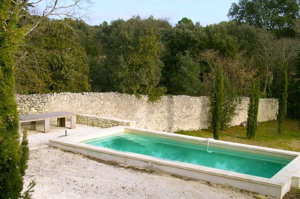 Renovated contemporary farmhouse, private swimming pool, luxurious, 8 people in Sommières, Mediterranean Coast (France)