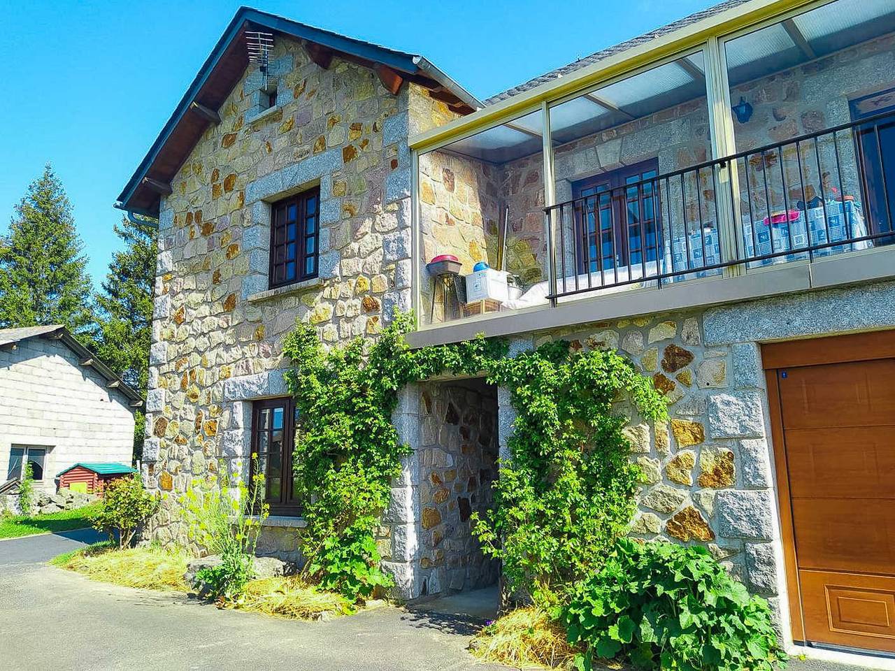 La Pierre Rouge in Saint-Alban-sur-Limagnole, Région de Mende