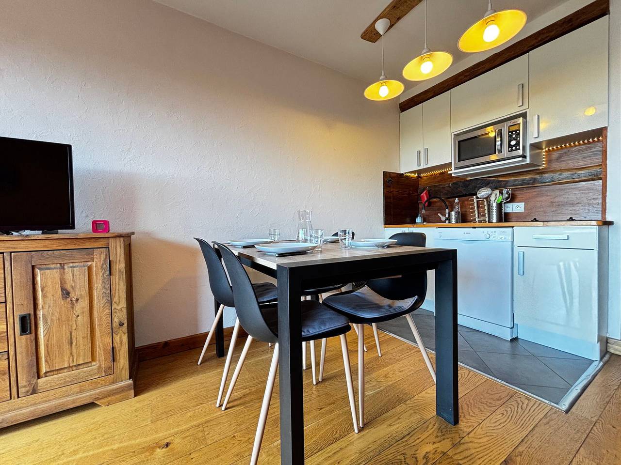 Appartement entier, Appartement 6 pers. aux pistes, balcon vue montagne in Notre-Dame-de-Bellecombe, Région d'Albertville