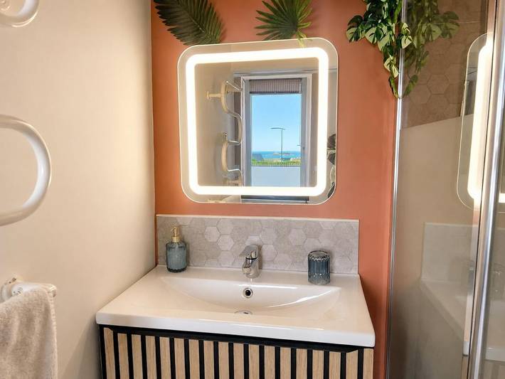 Gîte pour 2 personnes, avec jacuzzi dans Plage de Porspaul - 3