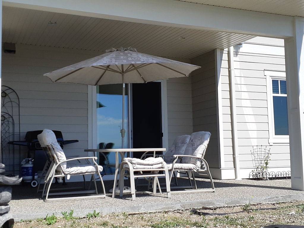 Neue Walkout-Keller-Suite Mit 2 Schlafzimmern Und Grossartigem Blick. Zentral Gelegen in Vernon, Silver Star