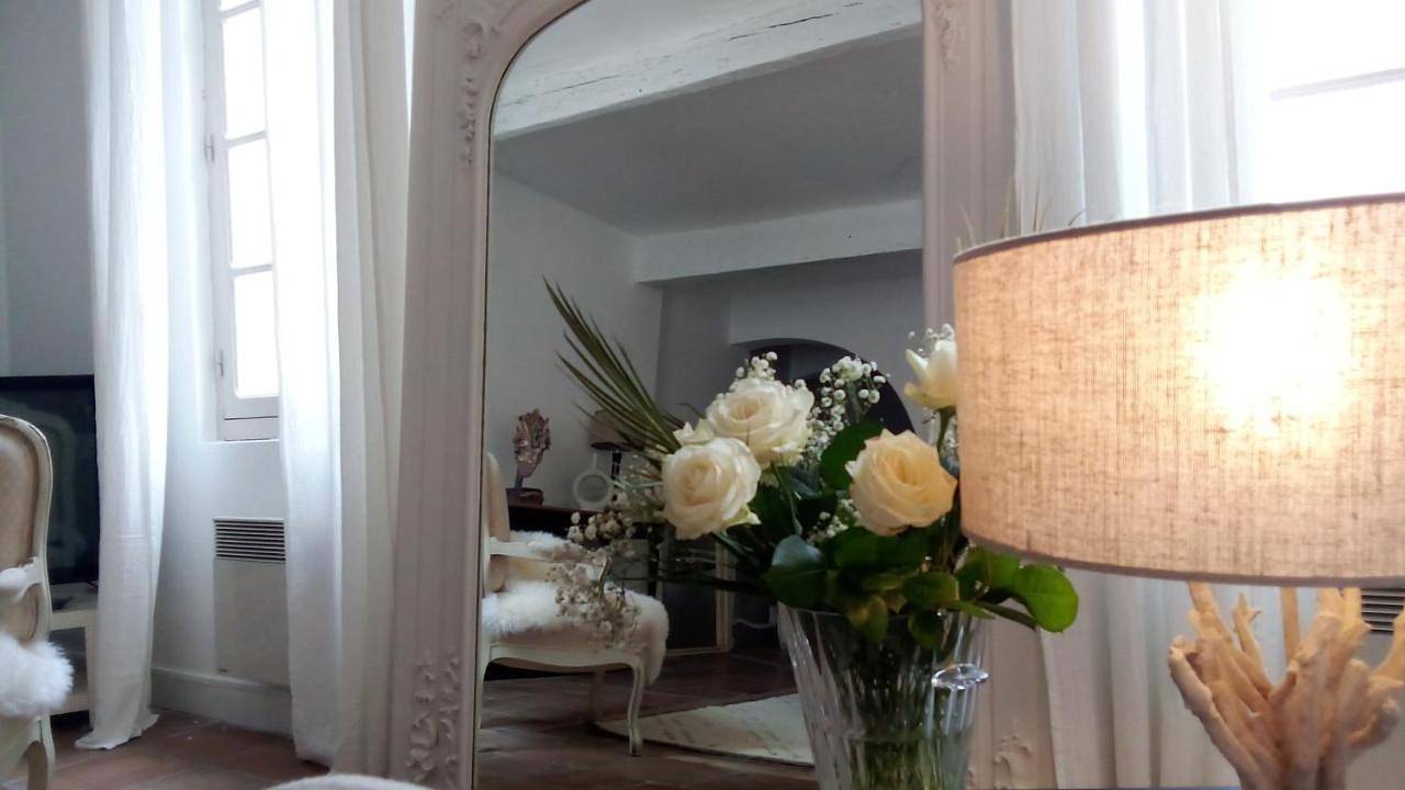 Large Double Room in Aigues-Mortes, Côte d'Améthyste