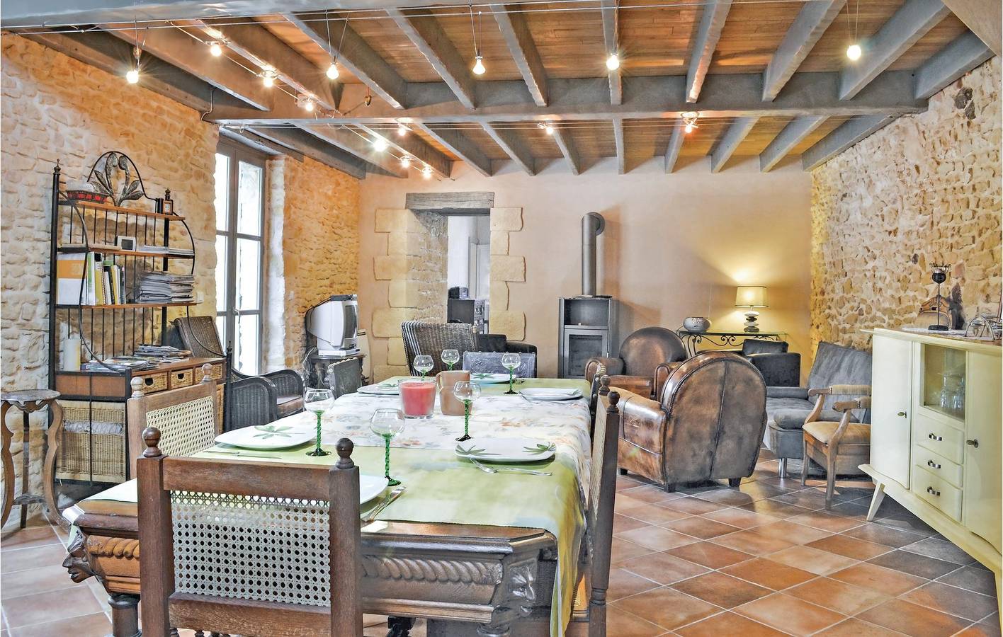 Oasis de jardin avec piscine, parking et WiFi - à 2 km de la ville ! in Val de Louyre et Caudeau, Périgord Pourpre