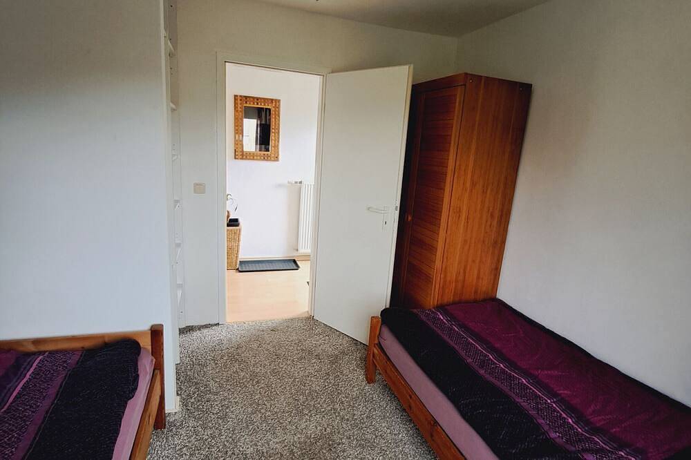 Entire apartment, Apartment 'Heidtschmidhof Gästehaus' with Private Terrace, Shared Garden and Wi-Fi in Mahlzow, Wolgast