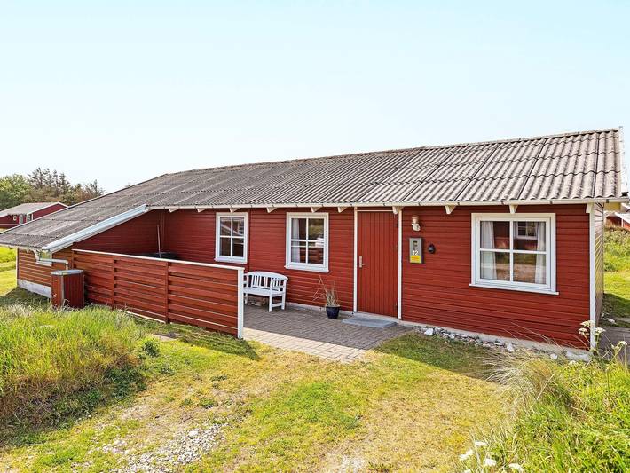 Ferieudlejning for 5 personer, med Terrasse i Lild Strand