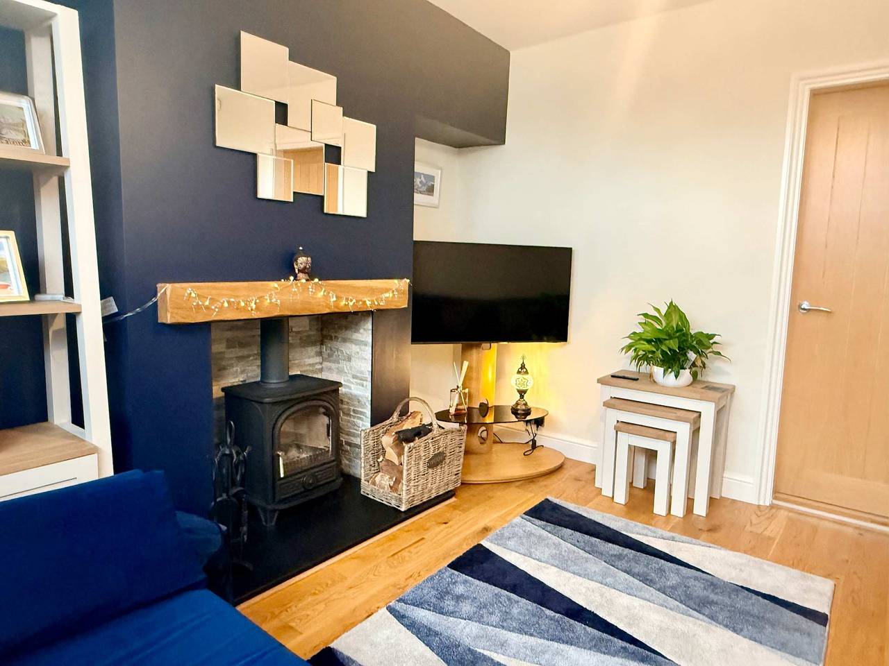 2-Bed Home with Parking, Near Bhx, Nec & Jlr in Solihull, Birmingham Area