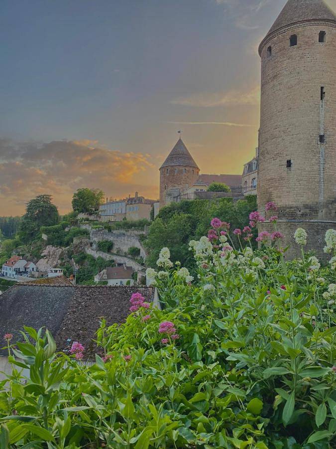 Double Room in Semur-en-Auxois, Région de Montbard
