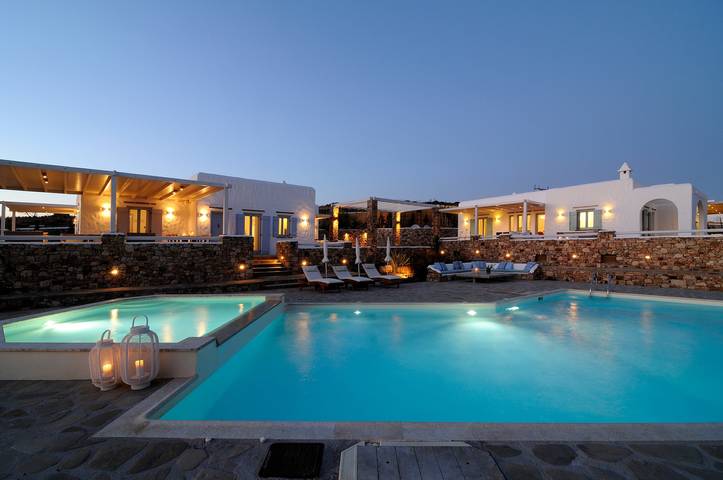 Location de vacances pour 19 personnes, avec jardin et sauna ainsi que jacuzzi et bassin pour enfant dans Koufonisia