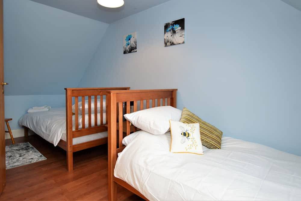 Chapelton Cottage by Loch Fyne, picturesque location in Argyll & Bute