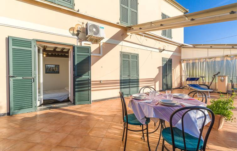 Appartamento intero, Appartamento sulla spiaggia con parcheggio, aria condizionata, piscina e internet in Recco, Riviera Ligure