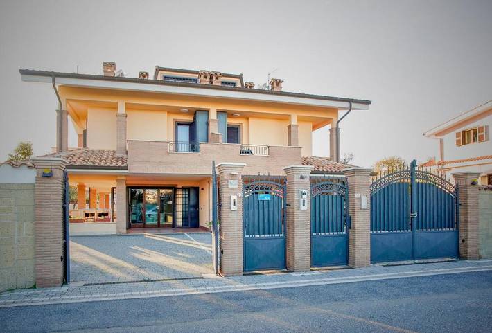 Hotel dla 4 osób, z widok i ogród w Fiumicino