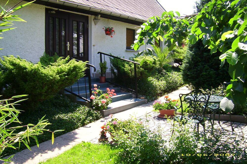 Ganze Wohnung, Ferienwohnung Rehn unweit der Kurklinik Kreischa in Kreischa, Osterzgebirge