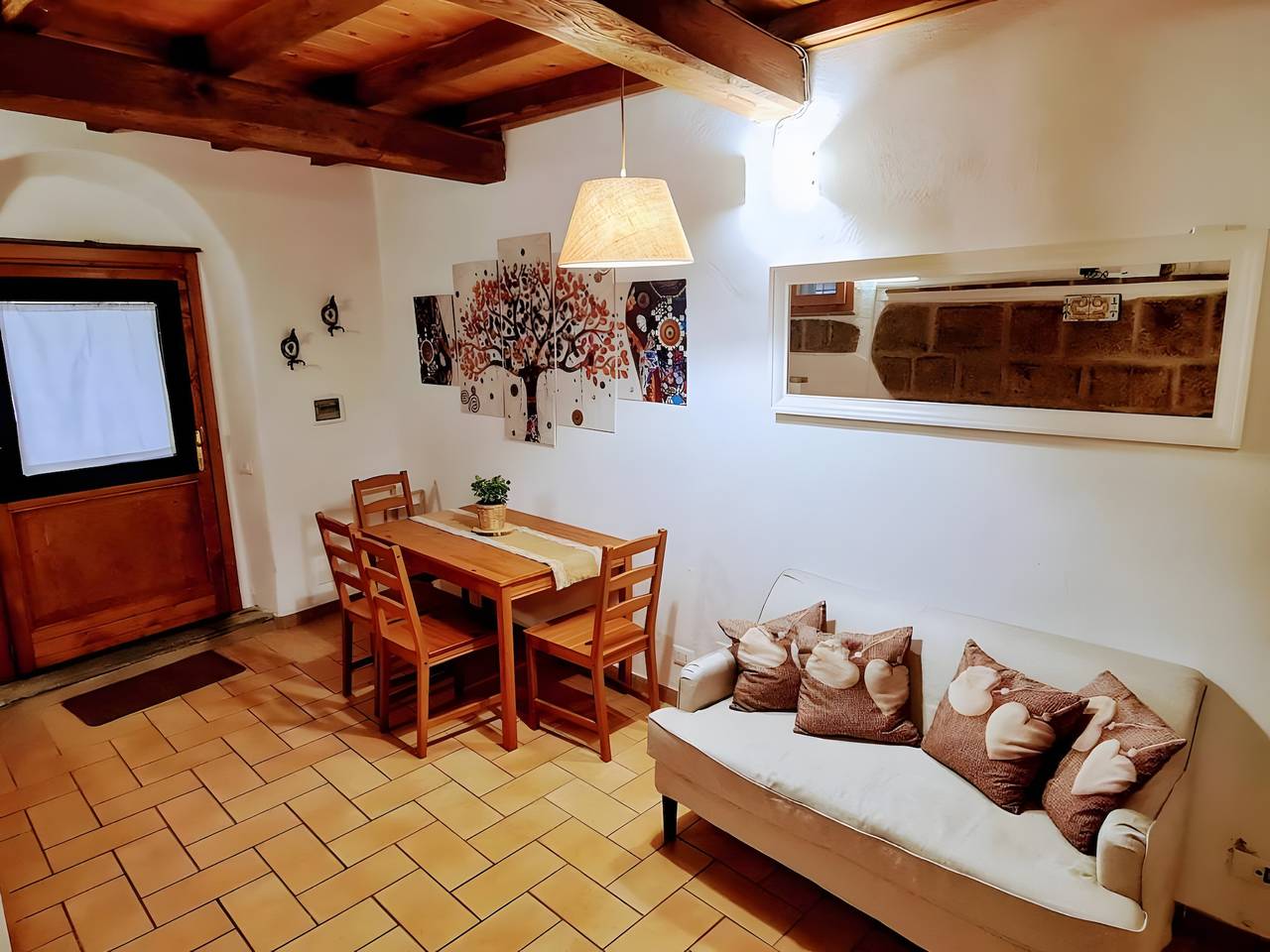 Appartamento intero, Appartamento 'Mad House Sutri' con Wi-Fi e Aria Condizionata in Sutri, Provincia di Viterbo