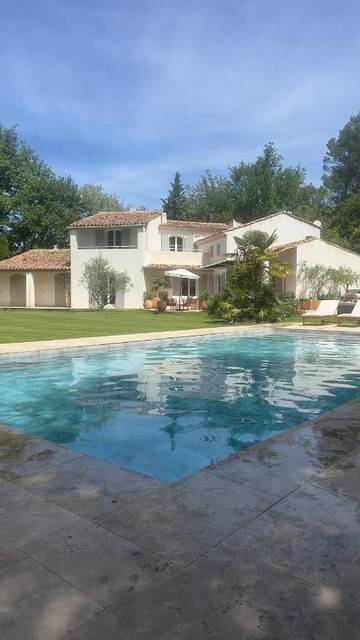 Cottage pour 6 personnes, avec jacuzzi et piscine ainsi que terrasse et jardin, animaux acceptés à Peynier