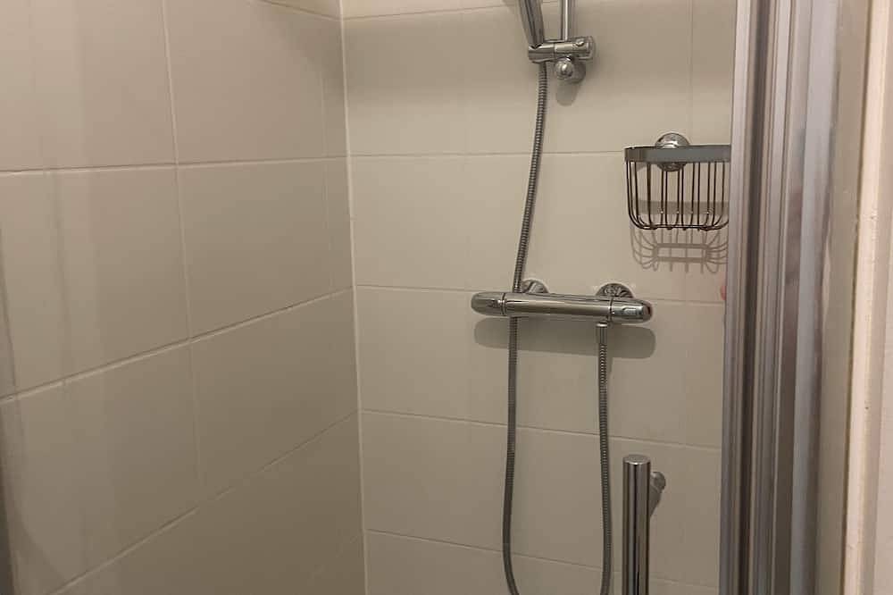 Appartement entier, Joli appartement cosy dans un chateau avec piscine près d’Uzes dans le Gard in Lussan, Région de Nîmes