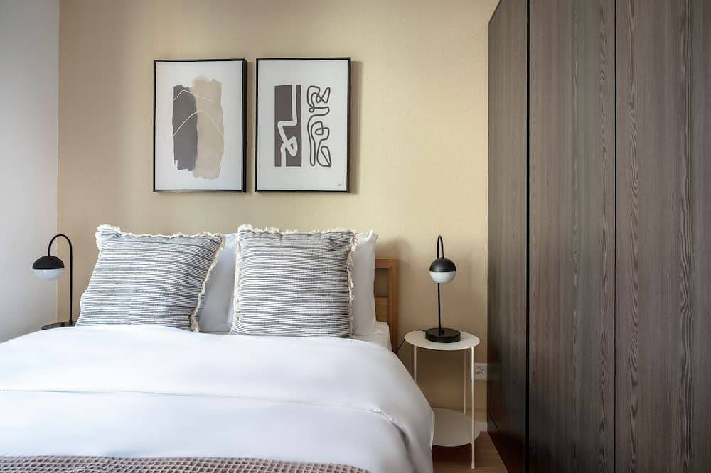 Entire apartment, Hip Wiedikon 1.5 Room w/ Storage & W/D, 1 min to Market, by Blueground in Zurich, Zurich district
