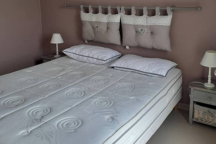Location de vacances pour 6 personnes, avec Terrasse et Jardin à Colonzelle - 4