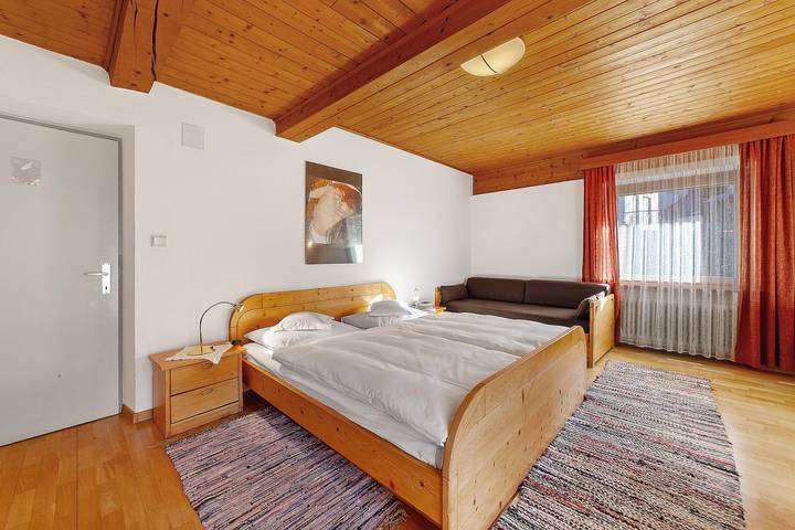 Gasthof Kirchsteiger 'Zimmer 8' with Lake View, Shared Terrace and Wi-Fi in Santa Valburga d'Ultimo, Ulten