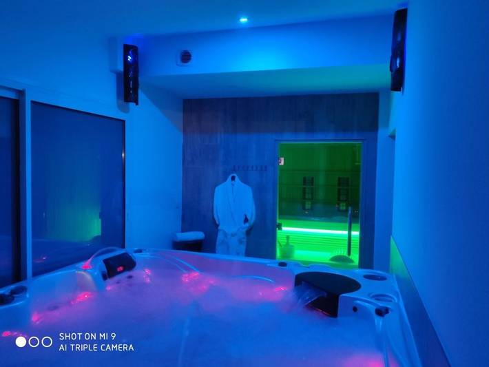 Hôtel pour 2 personnes, avec jacuzzi ainsi que jardin et sauna