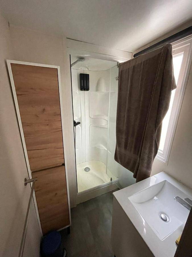 Camping pour 4 personnes, avec Terrasse ainsi que Jardin et Piscine