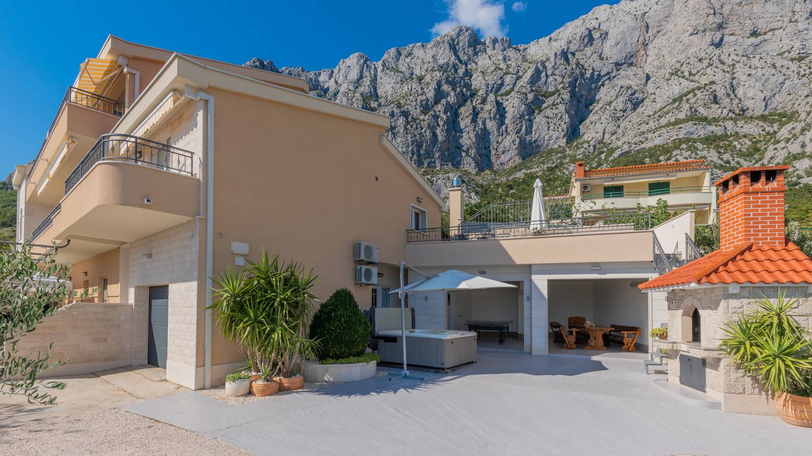 Villa Ana - Makarska by Villas Guide in Veliko Brdo, Makarska