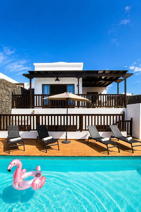 Villa for 15 people, with Balcony and Hot tub as well as Terrace and Garden in Parque del Rey