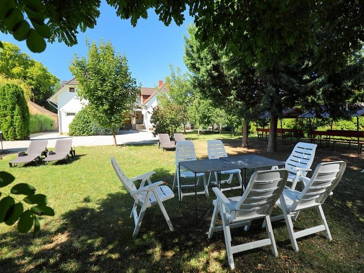 Ferienwohnung für 4 Personen, mit Balkon und Terrasse sowie Garten in Ungarn