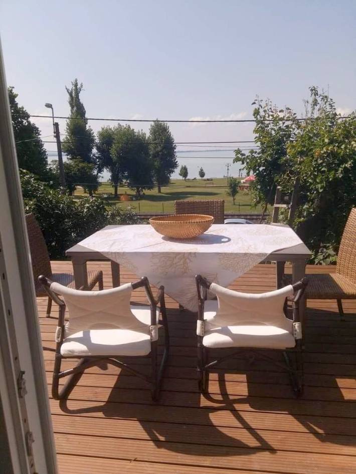 Ferienhaus für 8 Personen, mit Terrasse und Seeblick sowie Garten und Ausblick in Revfülöp - 4