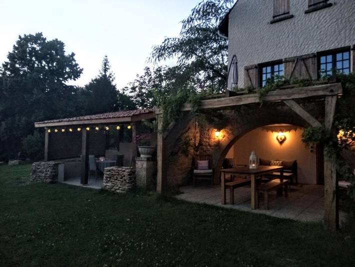 Location de vacances pour 2 personnes, avec vue ainsi que jardin et terrasse à Saint-Julien-de-Lampon - 2