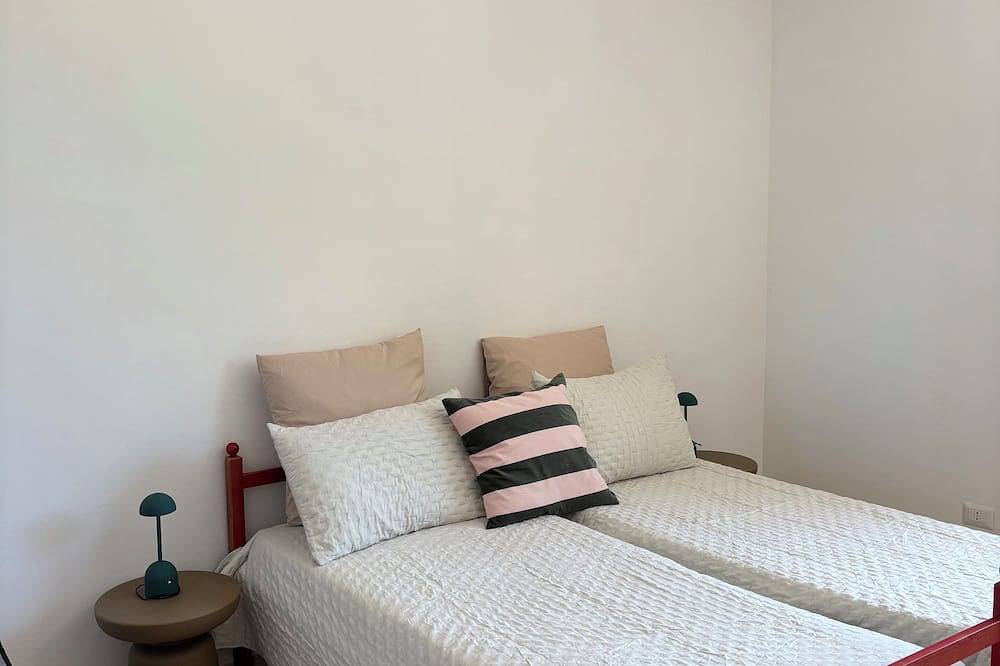 Charming 3-bedroom cottage with lake view in Tuoro sul Trasimeno, Lake Trasimeno