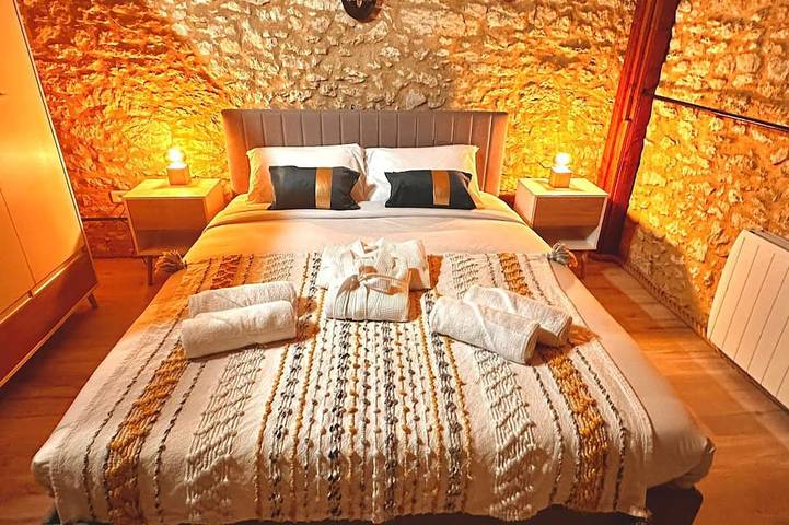Location de vacances pour 2 personnes, avec piscine ainsi que jardin et balcon à Roumagne - 2
