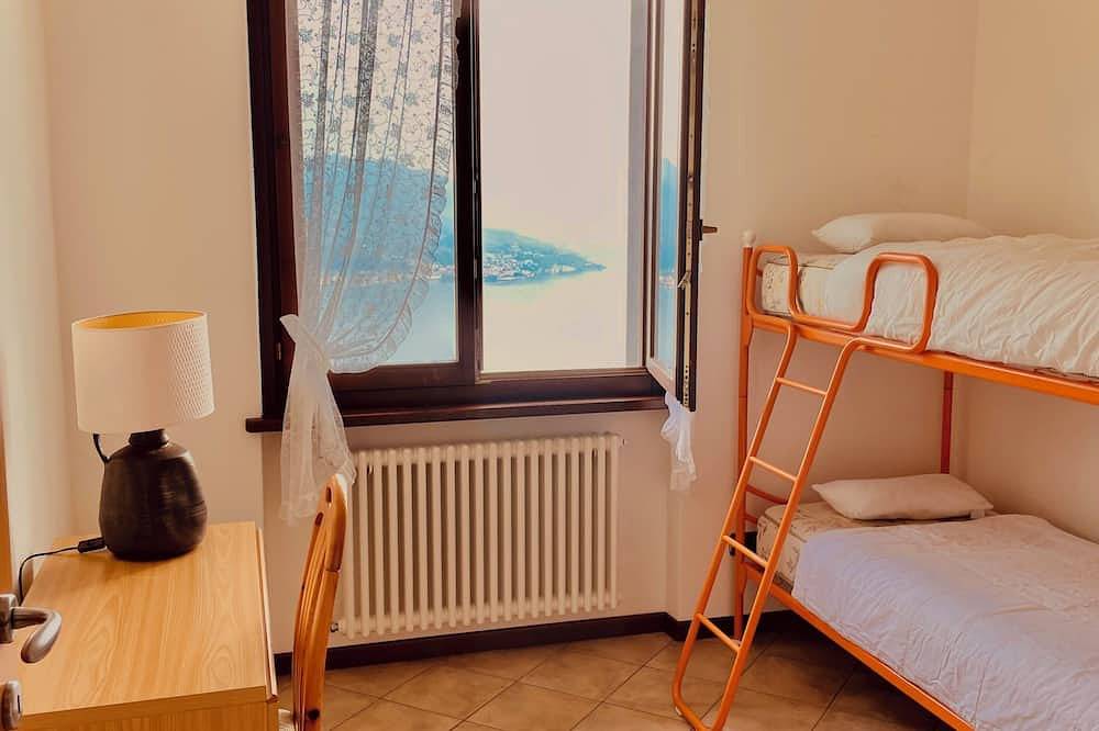 Cà Sulà, large detached house with garden and beautiful lake view in Campagnano (Lago Maggiore), Maccagno con Pino e Veddasca