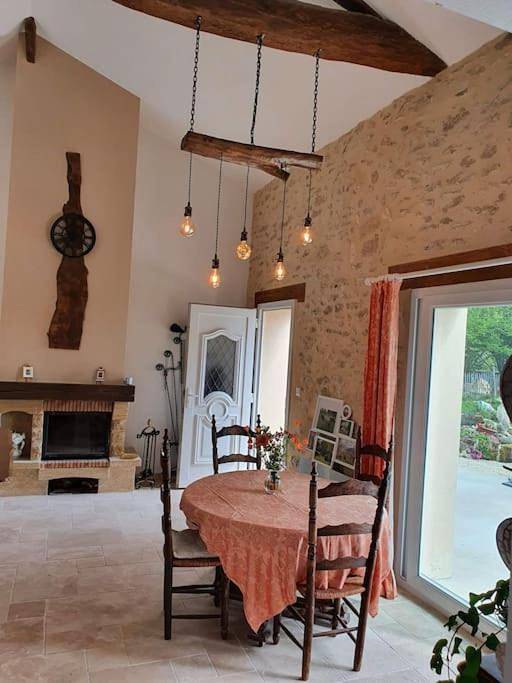 Location de vacances pour 6 personnes, avec terrasse et jardin à Cubnezais - 4