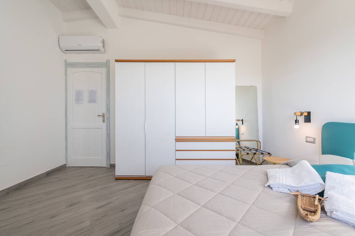 Moon – Double Room with Private Bathroom in Quartu Sant'Elena, Campidano