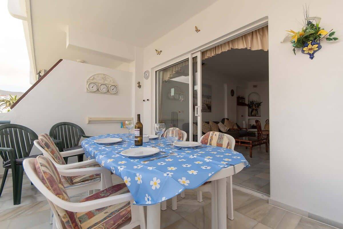 Geheel appartement, Vakantieappartement voor 2 personen met zwembad in Playa Puerto Colón, Adeje