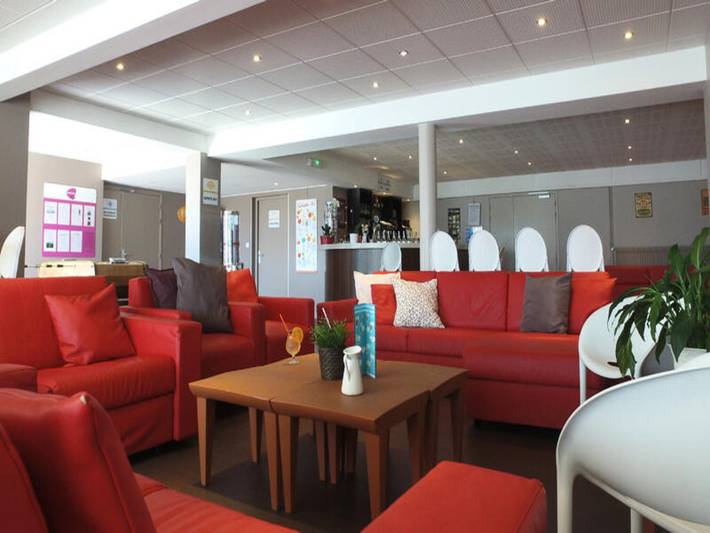 Gîte pour 6 personnes, avec terrasse, adapté aux familles à Parent - 2