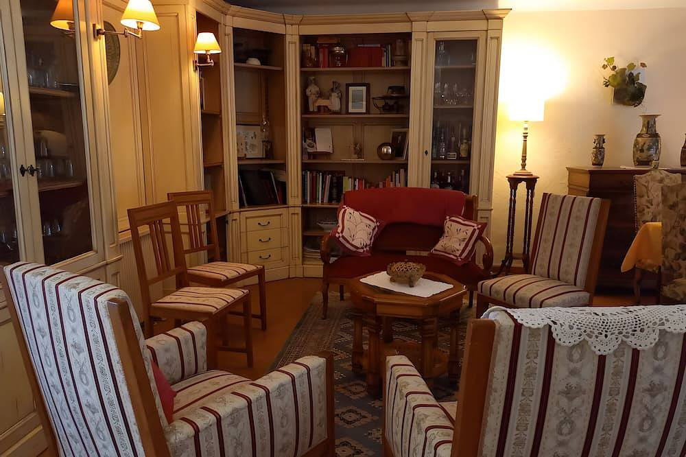 Entire apartment, Mas de Bouvau: Room 5 Nerium in Violès, Vaucluse