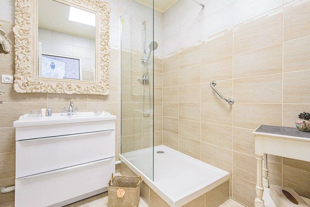 Entire apartment, Dolce Vita downtown in a quiet street for sipping champagne in Épernay, Marne