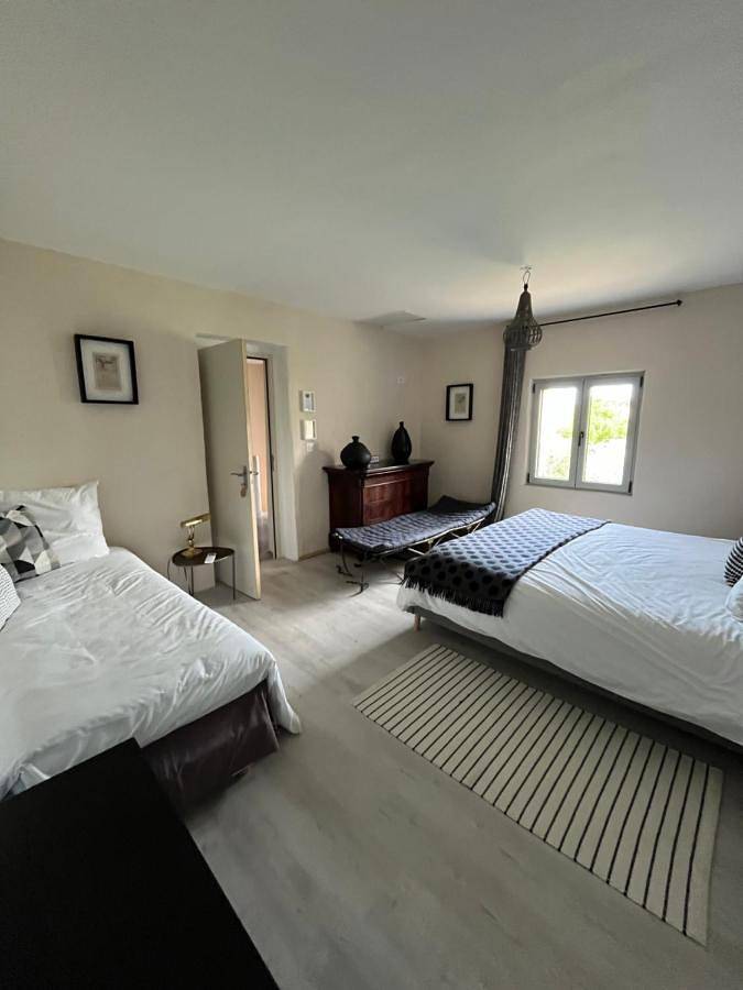 Location de vacances pour 2 personnes, avec vue ainsi que piscine et jardin à Bouchet - 2