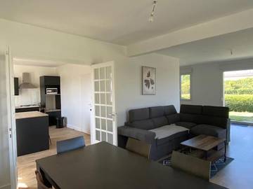 Gîte pour 6 personnes, avec terrasse à Plénée-Jugon