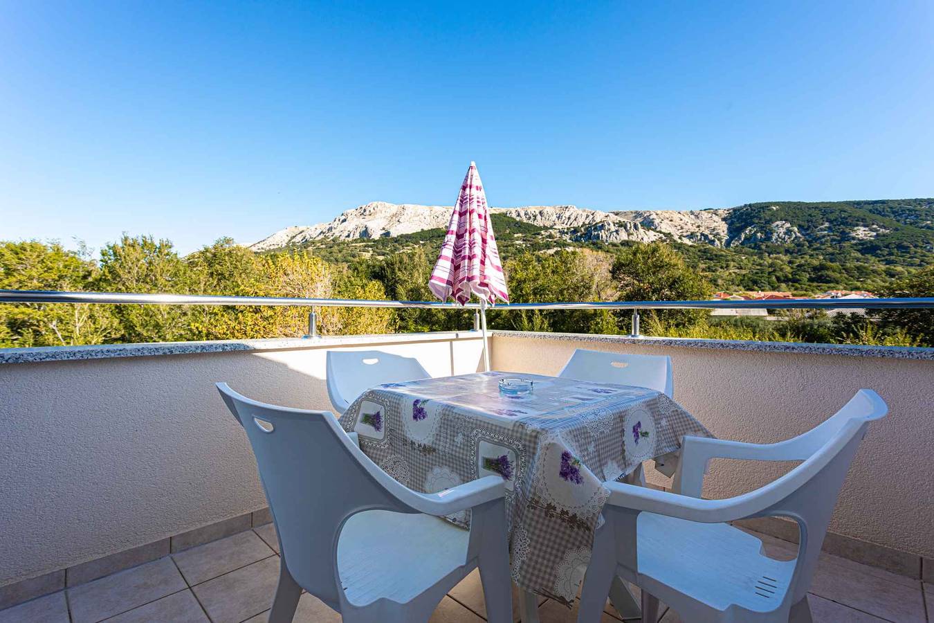 Apartamento vacacional entero, Apartamento vacacional con aire acondicionado y Wi-Fi  in Baska, Krk (isla)