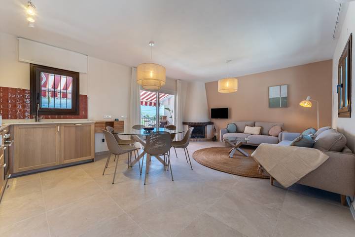 Holiday Home 'Feliz' with Sea View, Wi-Fi and Air Conditioning in La Capellania, Benalmádena