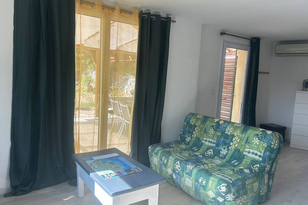 Appartement entier, Gites dans un écrin de verdure entre mer et montagnes en Provence verte in Flassans-sur-Issole, Côte méditerranéenne (France)
