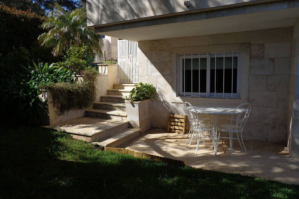Großes Studio in Villa in sehr ruhiger und grüner Umgebung in Cascais e Estoril, Costa de Lisboa