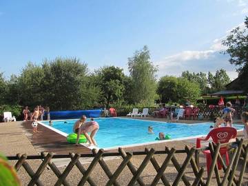 Camping pour 6 personnes, avec bassin pour enfant près des Châteaux de la Loire