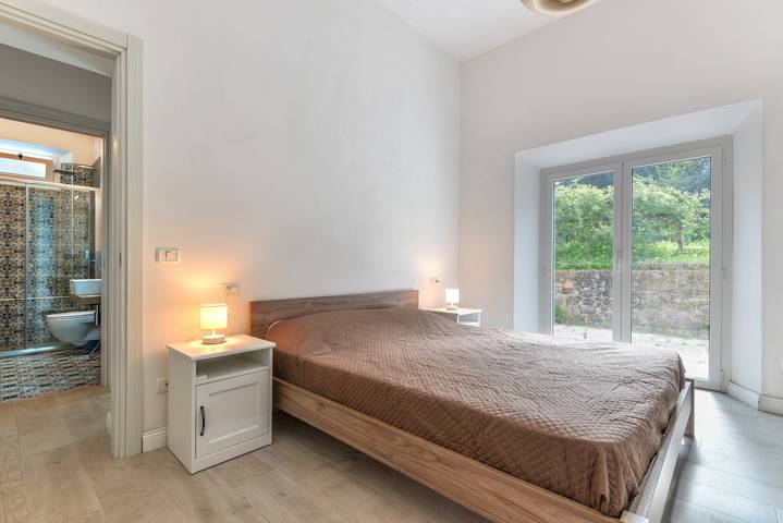 Appartamento intero, Appartamento 'Casa Annameri' con giardino privato, Wi-Fi e aria condizionata in Colle di Procchio, Marciana