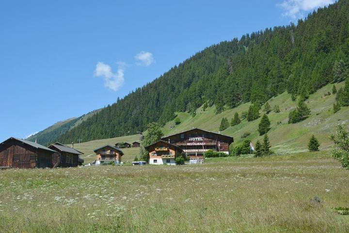 Hotel für 2 Personen, mit Balkon und Terrasse sowie Garten und Ausblick in Reckingen-Gluringen