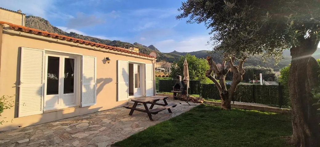 Ferienhaus für 4 Personen, mit Garten und Terrasse sowie Pool - 1