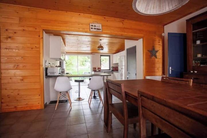 Location de vacances pour 6 personnes, avec Terrasse et Jardin à Bullion (homonymie)
