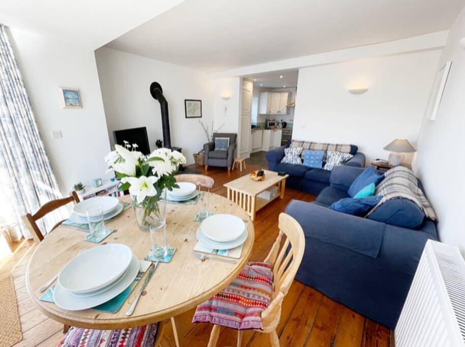 Entire apartment, Stowaway a stroll into Port Isaac's harbour side in Port Isaac, Pentire Point - Widemouth